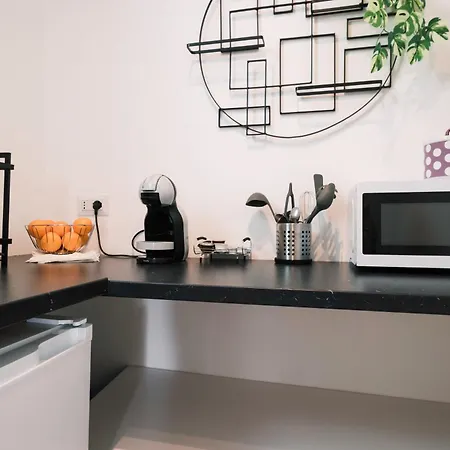 Apulian Tree - Elegant With Balcony - Lägenhet Bari