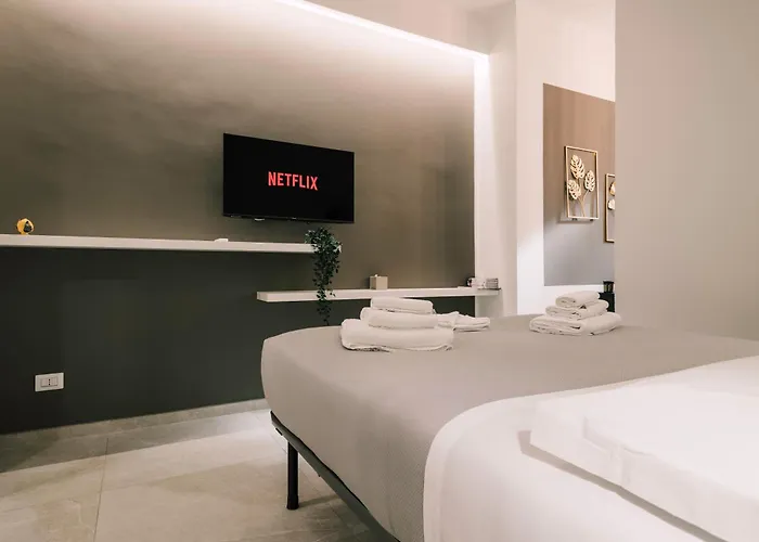 Apulian Tree - Elegant With Balcony - *